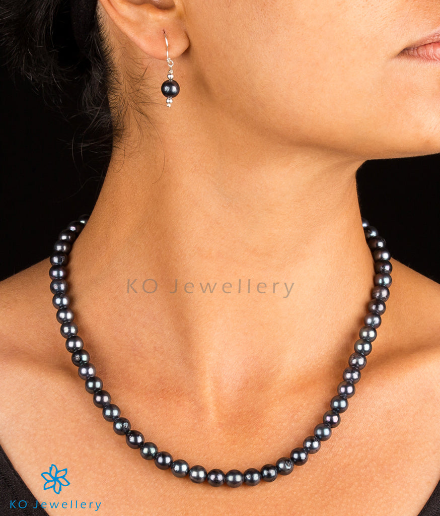 Beautiful 8mm - 8mm - 9mm, Roundish Black Pearl Necklace in 1 Strand